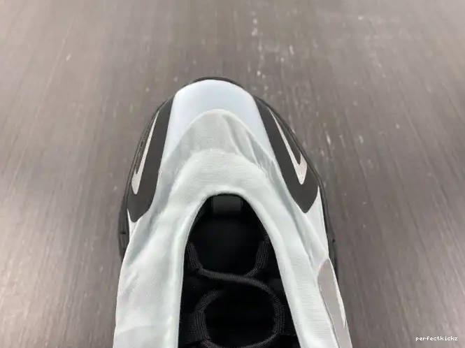 Blue MNVN Tint Boost Yeezy GZ0711 Adidas 700 0609